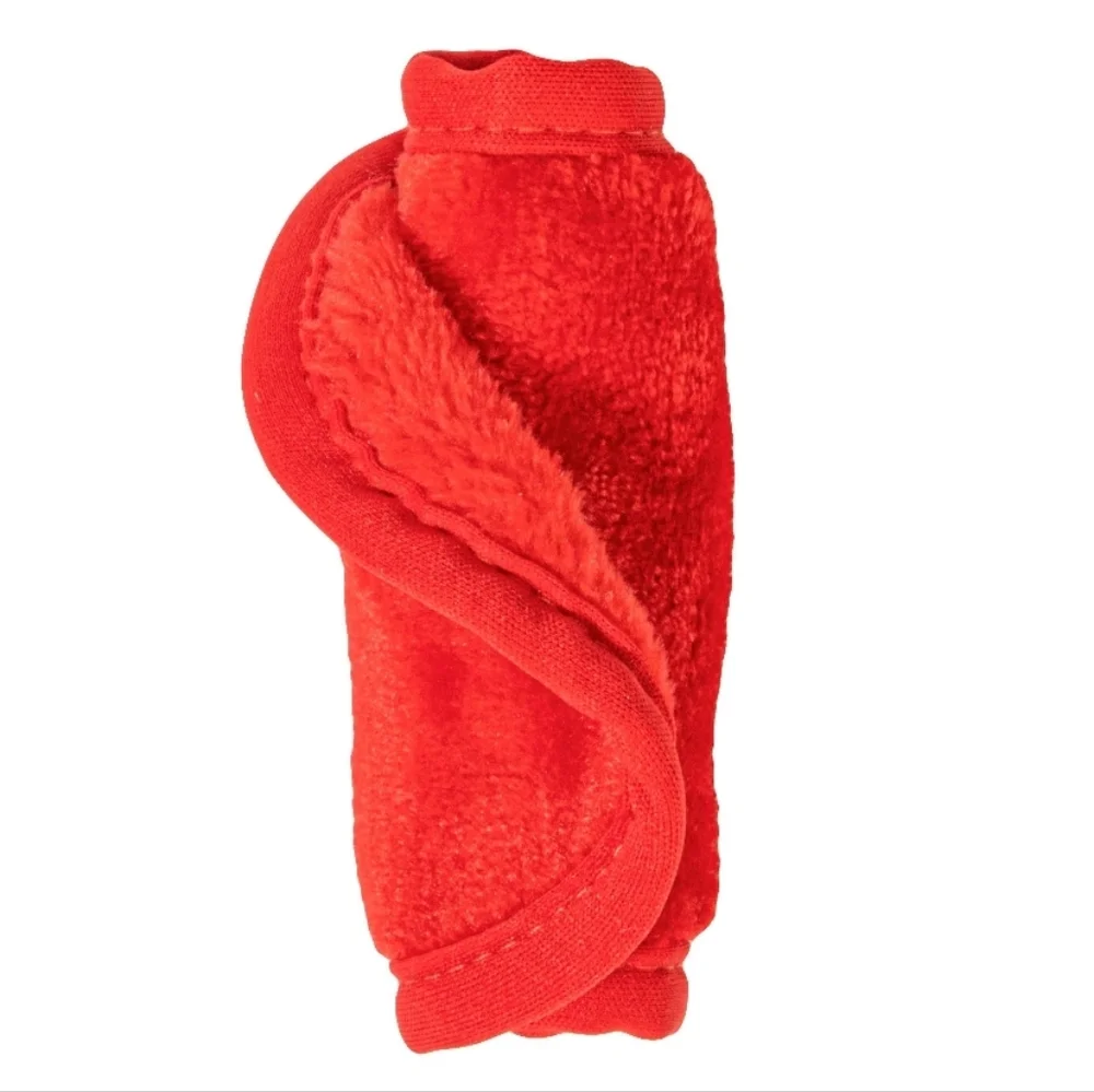 MakeUp Eraser effortlessly remove
